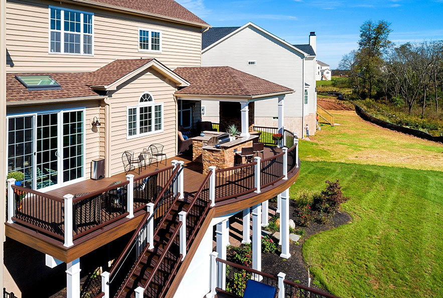DIY Deck Building vs Hiring Professionals